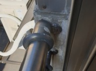 난간이 흘들려서 용접해서 고정해달라는 작업