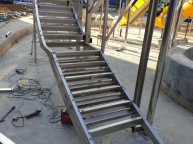 계단 슬럼프 데크작업 1개월 정도의 작업기간에 끝이 보입니다