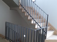 강화도에 평철 난간 설치 작업입니다 편션 내부 계단설치작업난간 포스트 작업