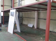 창고 제작 진행중 2층은 창고1층은 사무실겸 사용목적