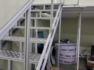 설치할 현장에서 화기 작업을 할 수 없어알루미늄으로 계단 및 난간으로 설치함