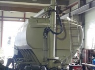 기사님들의 주문에 따라 설계하여 제작이 들어갑니다 사료 용량에 따라 사료통의 깊이와 넗이가 확정되면 설계에 따라절곡 절단 밴딩이 들어가고그 모든 제품을 공정에 따라 순서되로 맞추어…