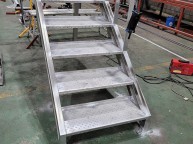 스텐레스 계단 제작입니다설치는 고객께서 직업하시고 준공전 설치 할 수 있게 긴급으로