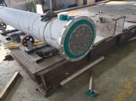 열교환기 제작 배관에 후렌치를 용접하고 ShellTube Assemble 모두 조립하고 포장까지