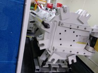 100100 각파이프 6t로 기계틀을 잡아줄 수 있는 프레임을 만들어 용접의뢰 용접하고 칠까지