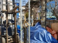 사진속 실린더 무게가 130Kg 실린더를 각파이프 사이에 잡아주고 움직일 수 있게 해달라는 의뢰를 완성