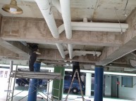 얼마전 철거한 주차장 천장에 우레탄 폼을 쏘기전 마무리 보온작업