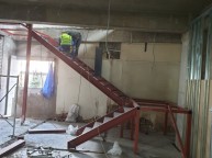 4층까지 연결부 기둥을 기준으로 각 층의 계단 연결작업