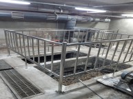 안전 난간대 설치를지하 기계실에 설치 작업 다녀왔습니다 미래 제작해서 온 자재를현장에 맞게 재단하여 설치