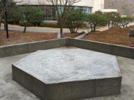 2차 레미콘 타설중 지금보이는 관에배관을 연결할 예정입니다