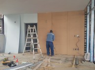 리모델일 현장 공정에 따라 가벽 작업중