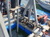 시화호 출장용접 해상에서 사용하는 렌치에의해 와이어가집중적으로 힘을 받는 곳의 로라가 파손되어 응급처치를해주었습니다