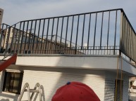 철 계단 및 난간 설치 작업