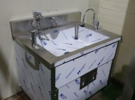 304 재질로 수전 및 샤워기 그리고 수도꼭지일체 형 제작 설치를 위해 수도관에서벽타공 하여 연결 작업 설치 주문을 받고 제작 설치