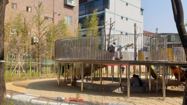 신정동 놀이터 난간