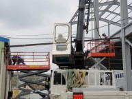 사진상의 거리는 8M거리에 전기선이 지나도록 지지대를 설치하는 작업입니다 100100 빔이라도 흔들릴 수 있기에 빔사이에 보강을하고설치해드렸습니다