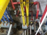 태백 사우나에서 긴급 호출봄을 넘기고 온수탱크를 교체할 예정인데PE배관이 누수되는 것이 많다하여 현장 도착 보이시나요 많은 멀티조인트 그때 그때 응급으로 때우다결국은 교체에 이른상…