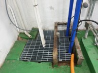 그레이팅 설치 집수정입니다 장애물호수센서를 그대로 사용할 수 있게 해야합니다 먼저 그레이팅을 걸쳐있게하려 하수노를 설치하고그레이팅을 제작설치 하였습니다