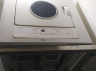 까다로운 작업이다 협소한 공간에 건조기를 욜려서 사용할 수 있게 선반을 만들어야 한다 건조기가 가스사용 방식이라 다용도실 창 있는곳 설치가 기본이라 선택된 장소 폭 1M 크기 매우…