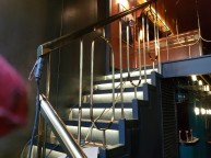 한남동 칵테일bar 핸드레일이사진처럼 떨어져 긴급 의뢰가 왔습니다GOLD SUS 재질이렇게 해드렸습니다