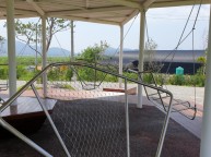 서스 파이프로 주문하셨고 서스프레임외 앉는 자리는 와이어로연결된 의자입니다매우 편한 의자