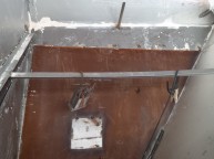 원료 투입구 호퍼에 무게로 인한 크렉이 발생하여 급하게 작업을 해드렸습니다