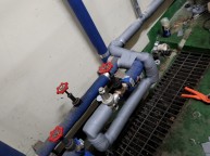 상수도 메인관에서 계량기를 설치와 함께 배관을 설치 연결하는 공사 코아작업과 함께 내부 배관연결작업