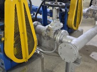 현장 여건에 맞게 안전커버를 제작하여 설치하는 것은 매우 중요합니다 맞지않으면 밸트와 커버가 닿으면서 소음이 발생하고그 다음은 사고로 이어진다는 것을 모르시고 있는데회전체 안전커버…