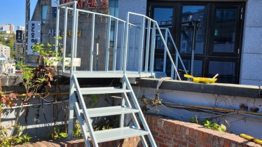 신촌 비상 계단