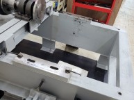 프레임에 붙은 틀을 가공하여 다시 탈부착하는 작업